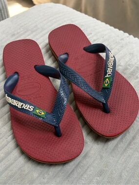 Havaianas Burgundy Footbed with Navy Straps Flip Flops